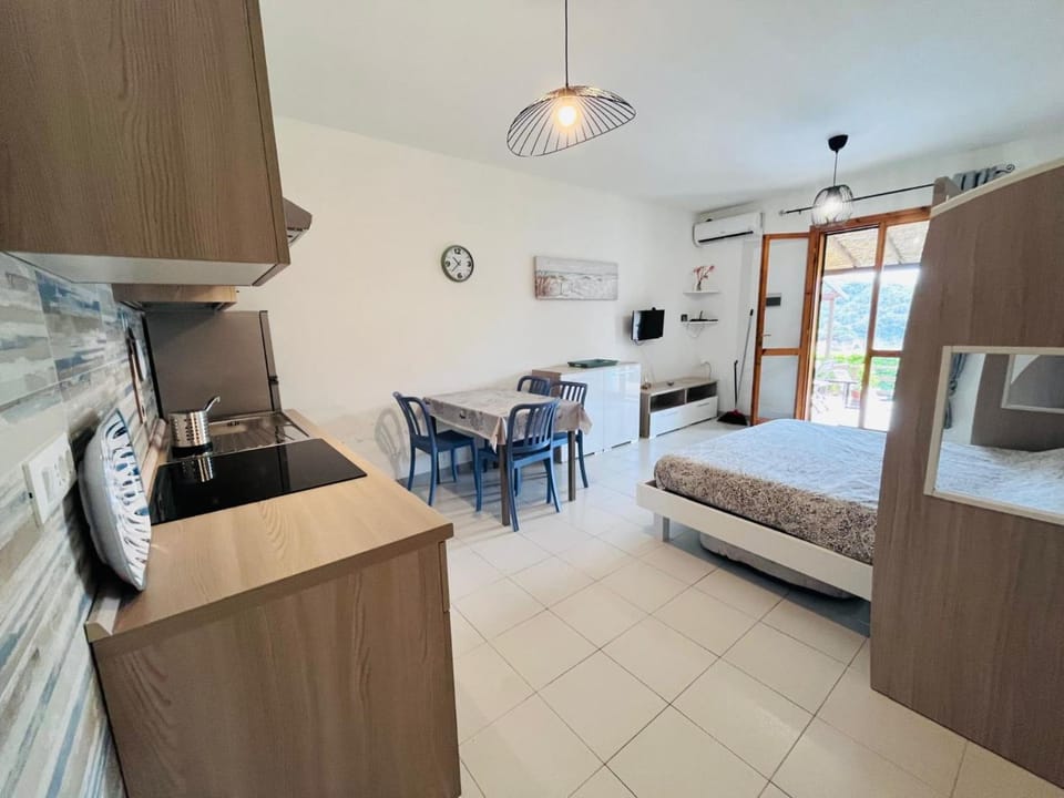 TV and multimedia, Kitchen or kitchenette, Seating area, Dining area, stove