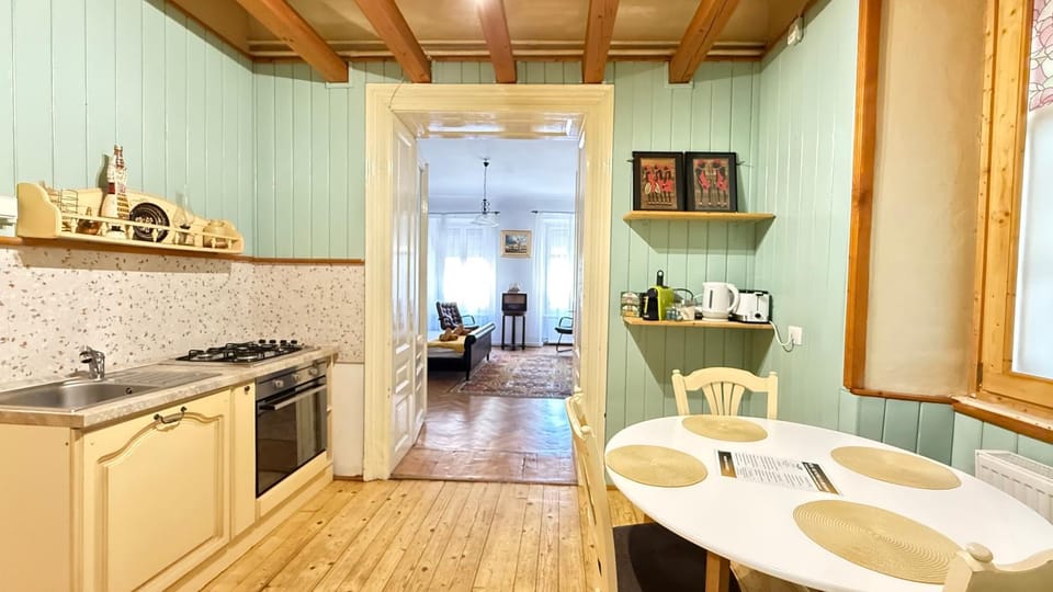 Ultracentral Vintage Apartment Black Church view steps away from Piata Sfatului Apartment in Brasov