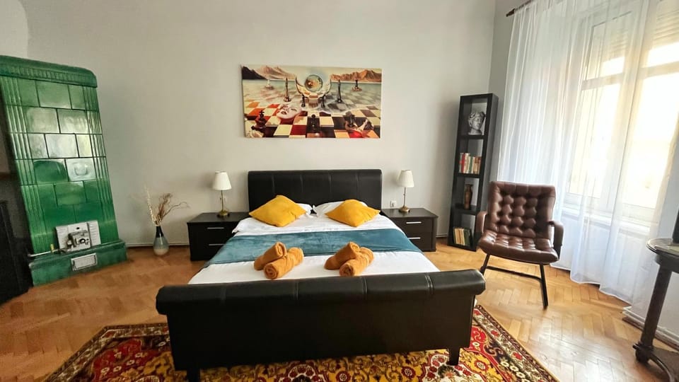 Bed, Bedroom, towels
