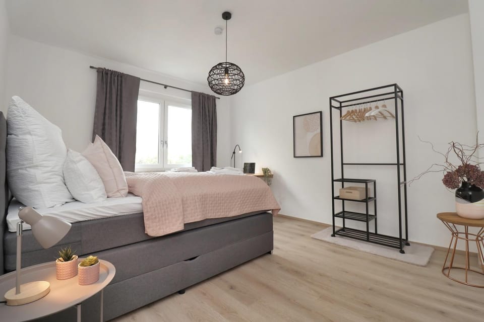 Bedroom, towels, wardrobe