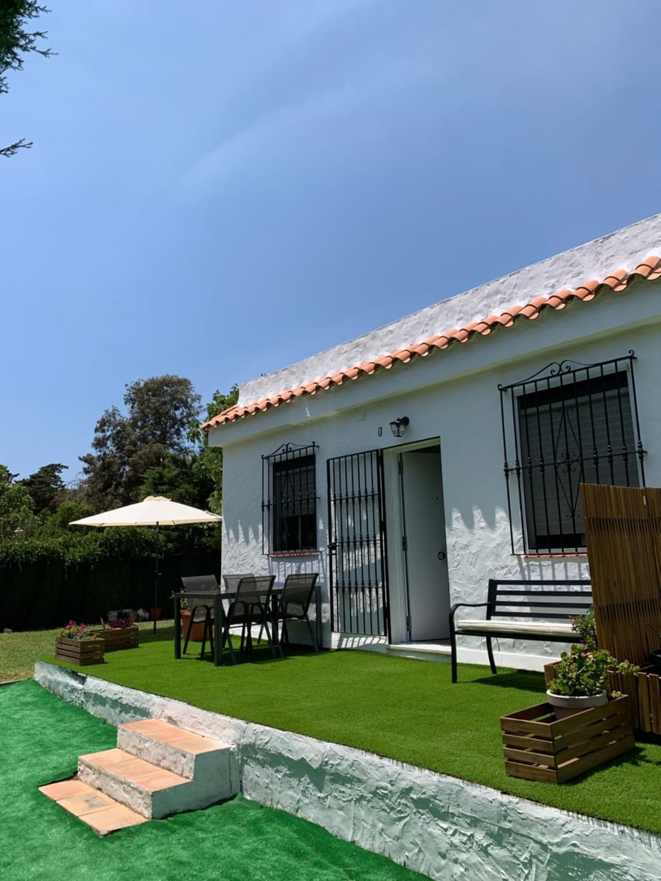 Property building, Garden, Garden view, sunbed