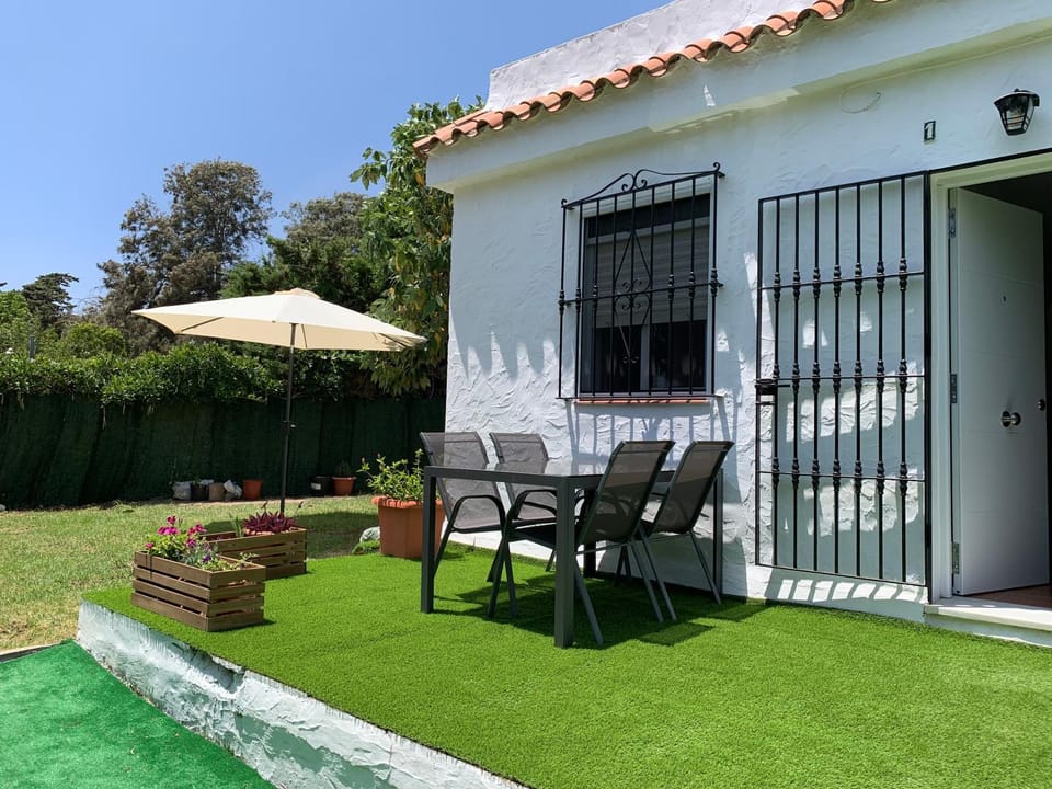 Garden, Dining area, sunbed