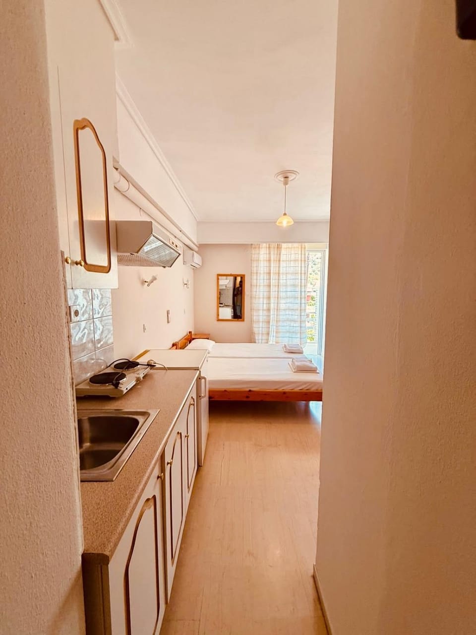 Bed, Kitchen or kitchenette, Photo of the whole room, Bedroom, stove
