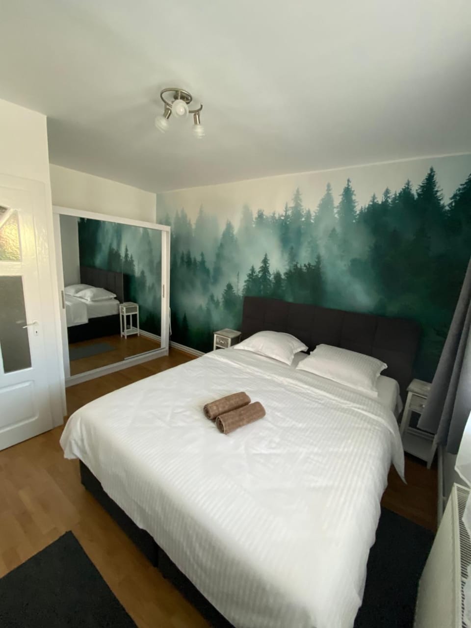 Bed, Photo of the whole room, Bedroom