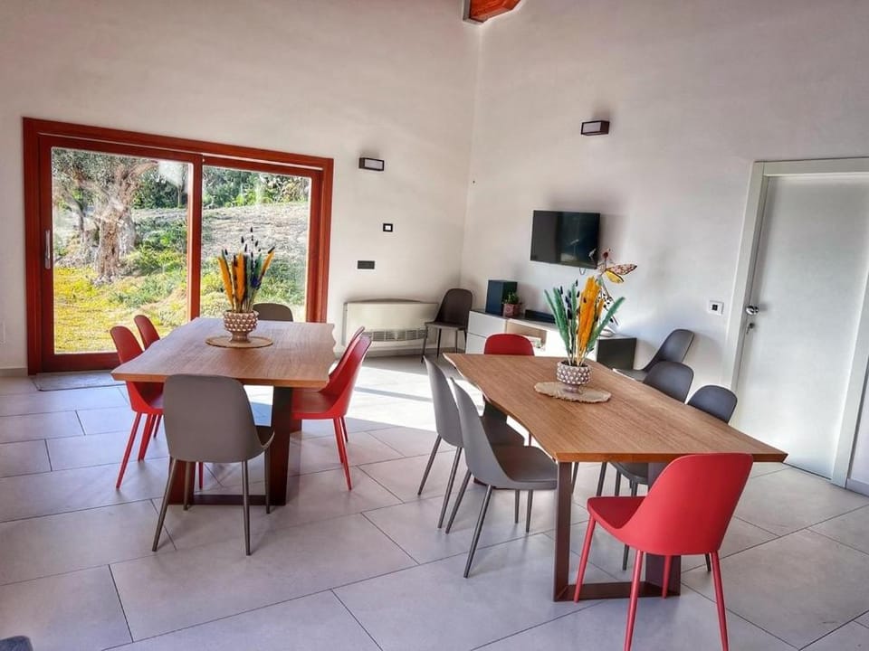 Communal lounge/ TV room, TV and multimedia, Living room, Internal: Not applicable to any particular room