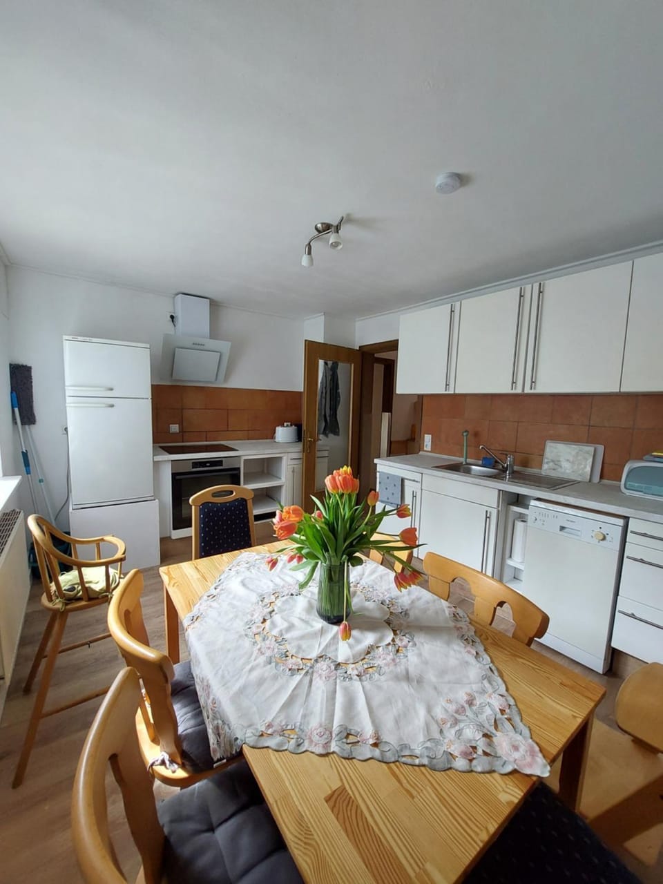 Kitchen or kitchenette, Food and drinks, Seating area, Dining area, Food, dishwasher, minibar, pet friendly, stove
