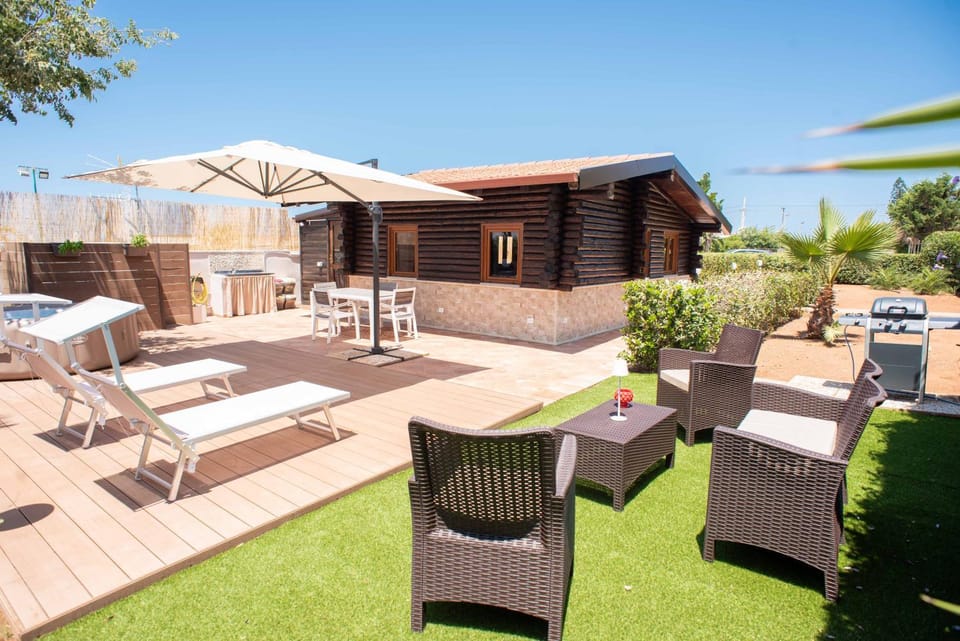 BBQ facilities, Garden, Solarium, Dining area, Garden view, Swimming pool, sunbed