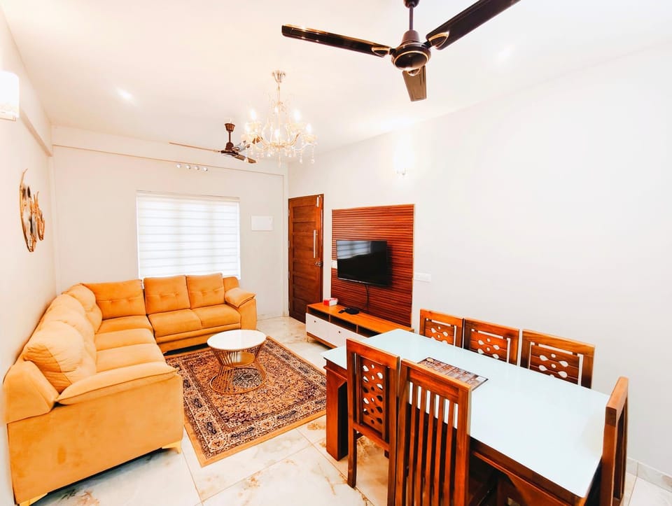 Communal lounge/ TV room, TV and multimedia, Living room, Dining area