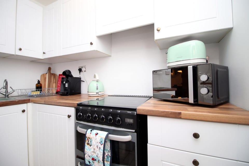 Coffee/tea facilities, Kitchen or kitchenette, oven, pet friendly