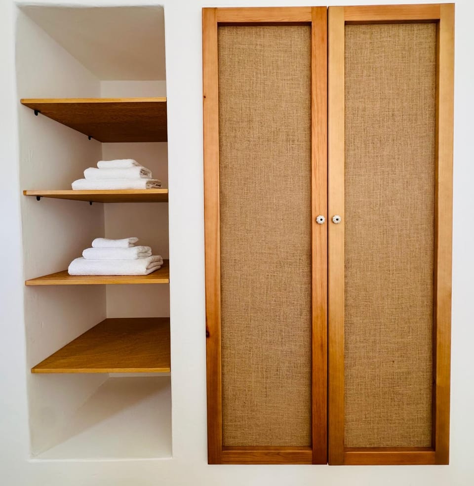 towels, wardrobe