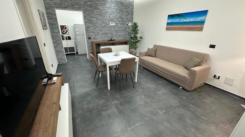 Communal lounge/ TV room, TV and multimedia, Living room, Seating area, Dining area, Evening entertainment
