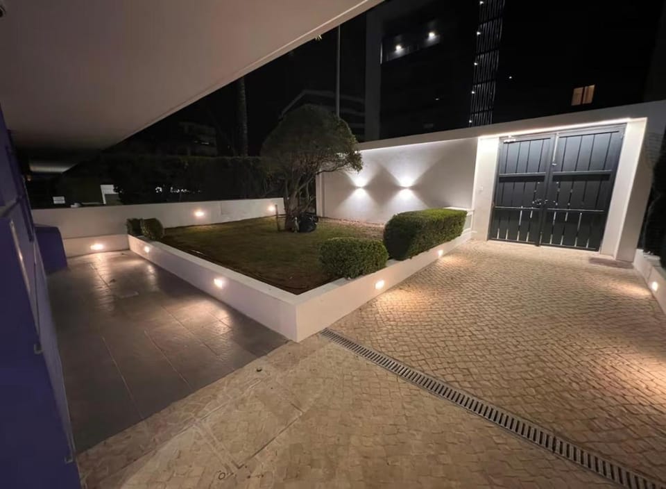 Casa Azul, Fast WI-FI, Airco, Pool & BBQ near The Beach Praia da Rocha Apartment in Portimao