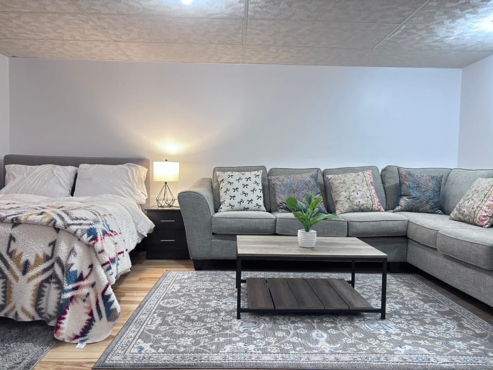 Bed, Living room