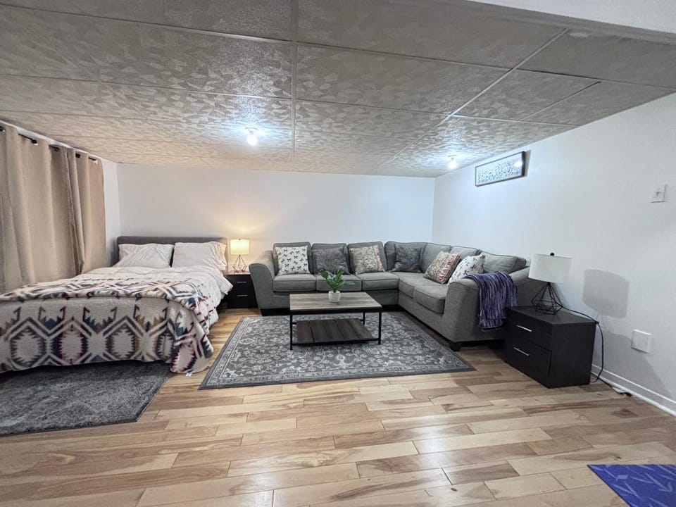 Bed, Living room