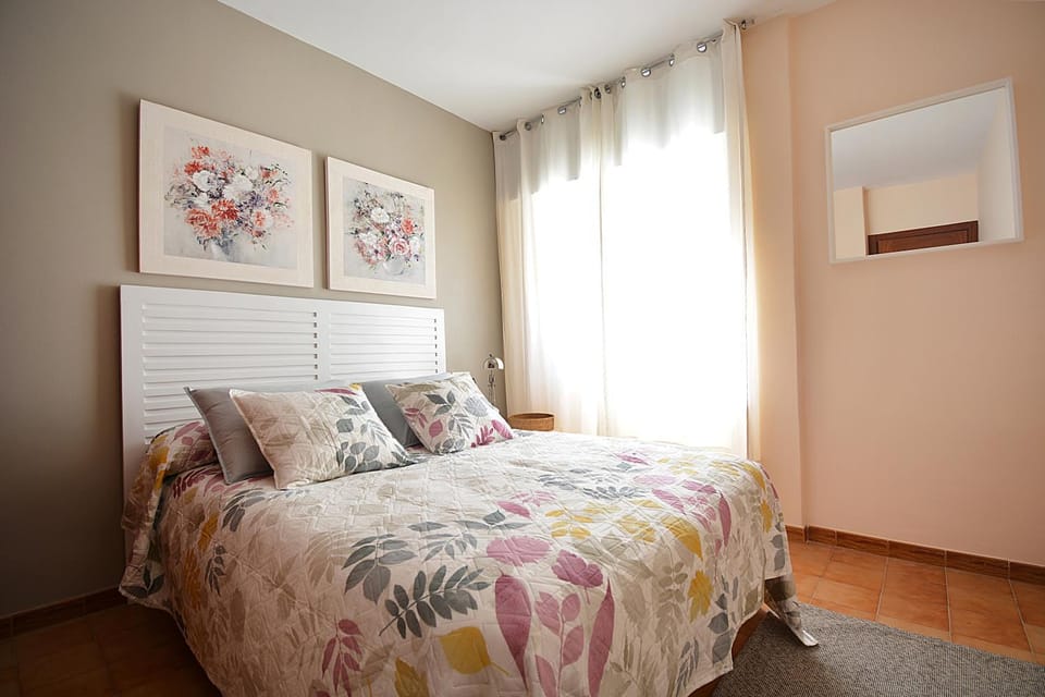 Property building, Bed, Off site, Photo of the whole room, Bedroom