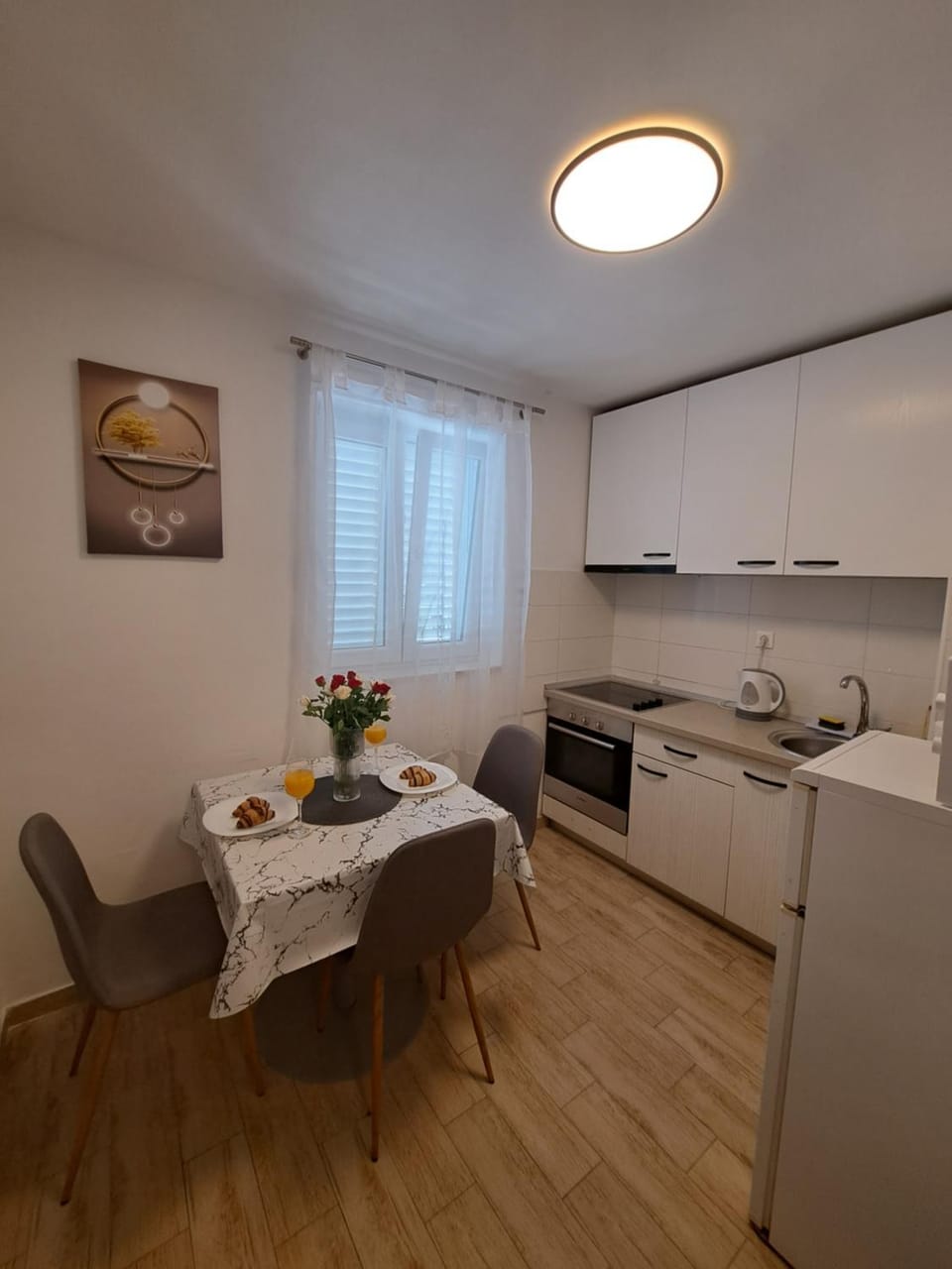 Kitchen or kitchenette, Dining area, pet friendly, stove