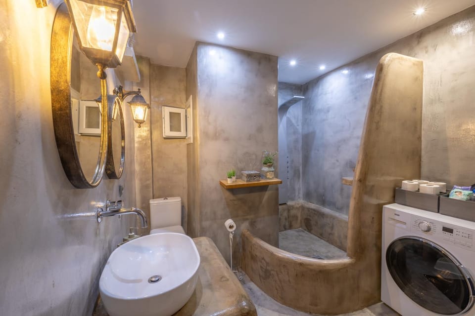Toilet, Bathroom, washing machine
