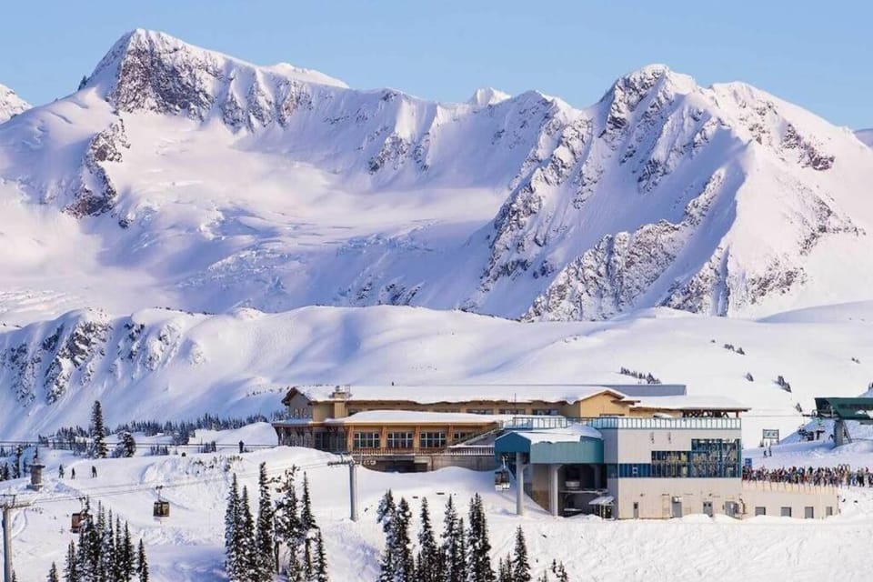 Nearby landmark, Natural landscape, Skiing