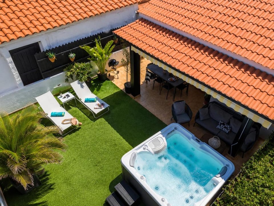 Oasis Beach Holiday Home with jacuzzi House in Maspalomas