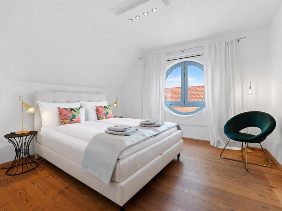 Bed, View (from property/room), Photo of the whole room, Bedroom, towels
