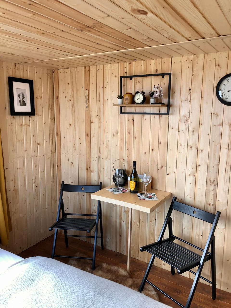 Photo of the whole room, Dining area
