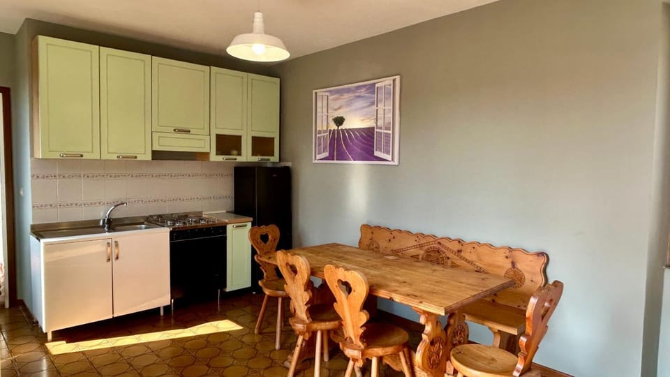 Kitchen or kitchenette, Living room, Dining area