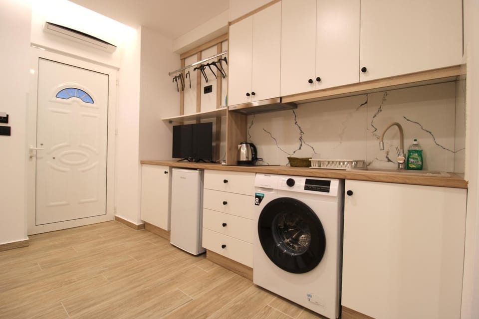 Kitchen or kitchenette, washing machine