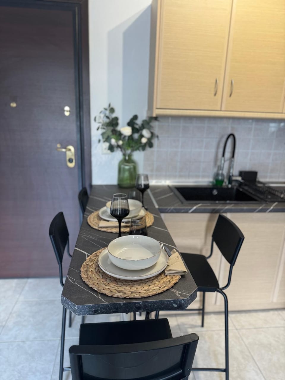 Kitchen or kitchenette, Dining area