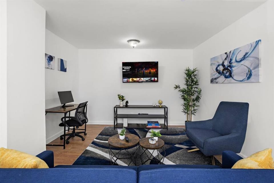 TV and multimedia, Seating area, Evening entertainment