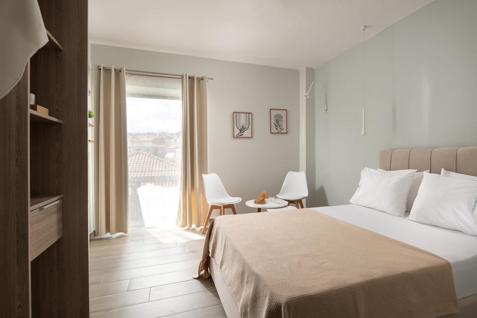 Seating area, Bedroom, wardrobe