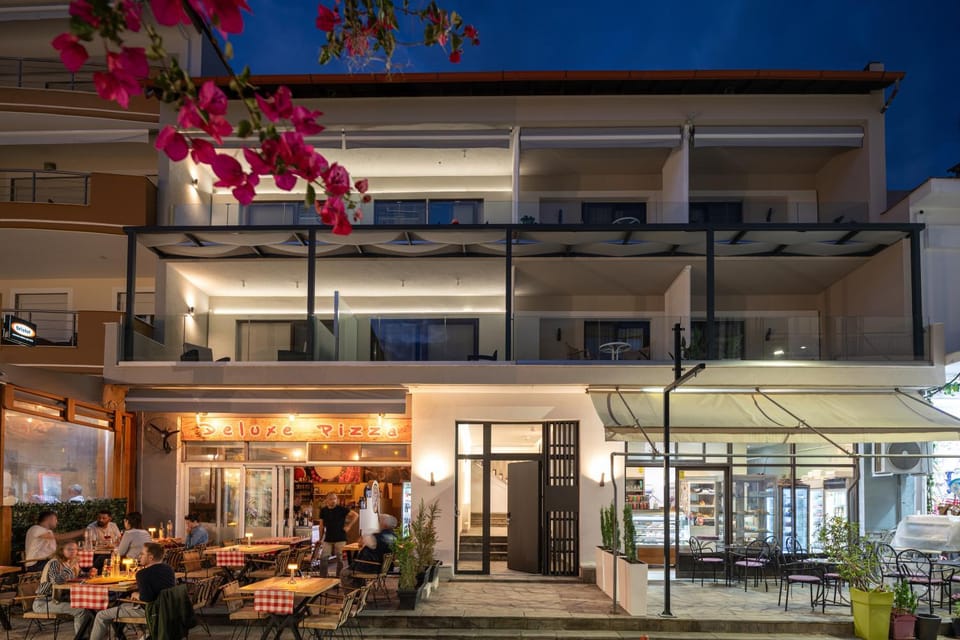 Property building, Facade/entrance, Night
