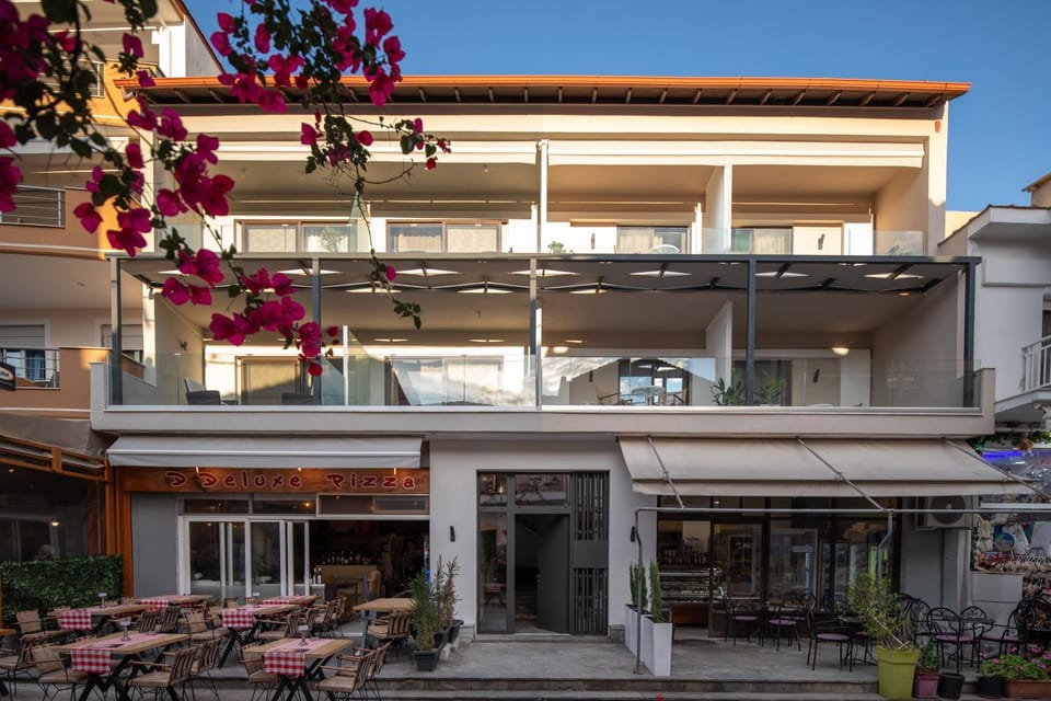 Property building, Facade/entrance, Day