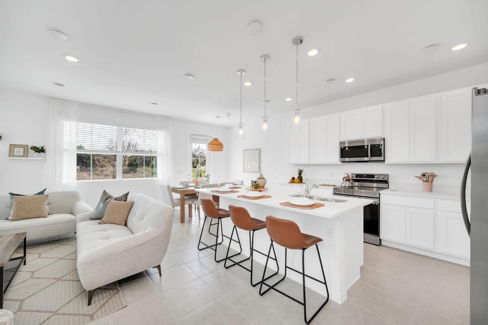 Modern and Luxurious Home Near Orlando Parks Apartment in Four Corners