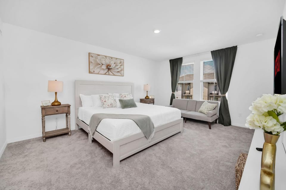 Modern and Luxurious Home Near Orlando Parks Apartment in Four Corners