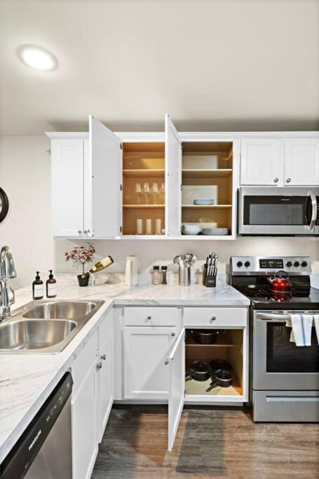 Coffee/tea facilities, oven, toaster