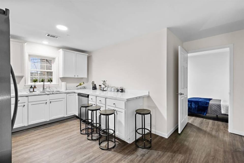 Kitchen or kitchenette, Dining area, dishwasher, oven