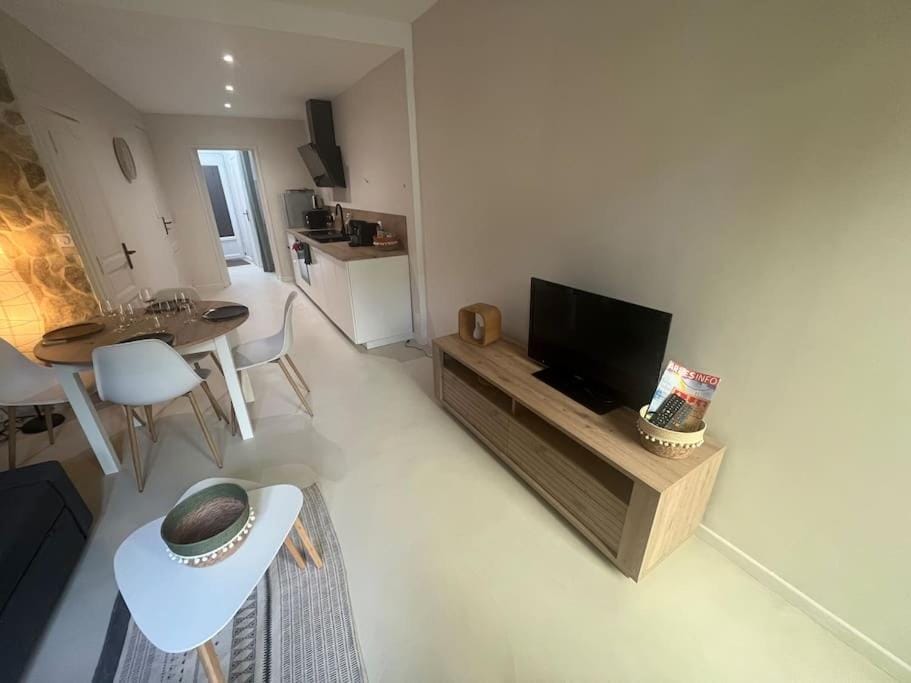 Maison Mirabeau House in Arles