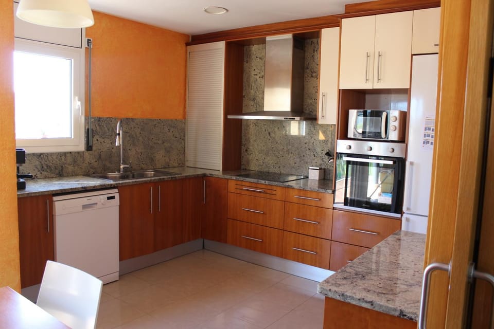 Kitchen or kitchenette, dishwasher, oven, stove