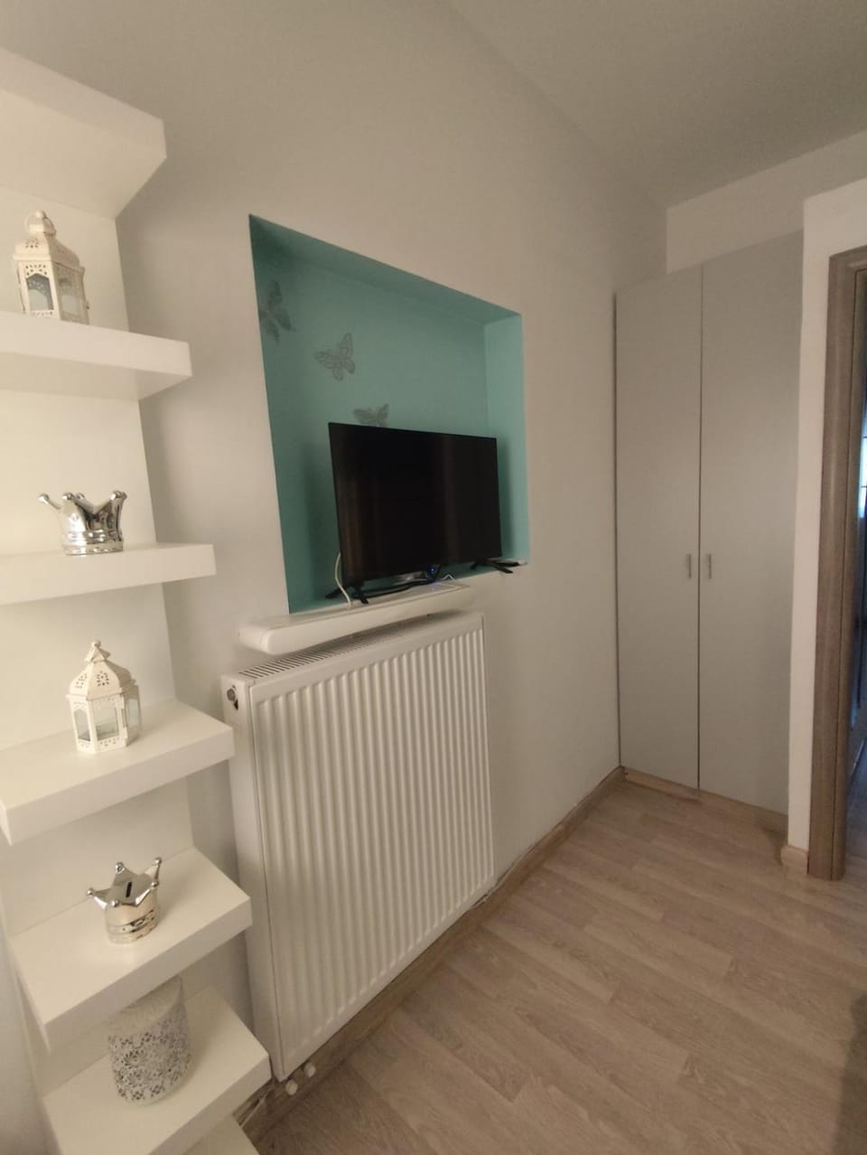 TV and multimedia, wardrobe