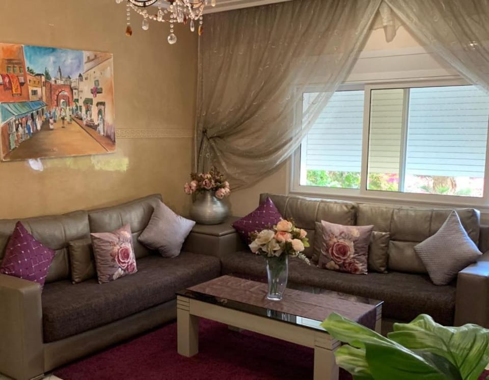 Agadir Charm in Perfect Spot - City Buzz & Sea Breeze - Respectful Stays ONLY! Apartment in Agadir