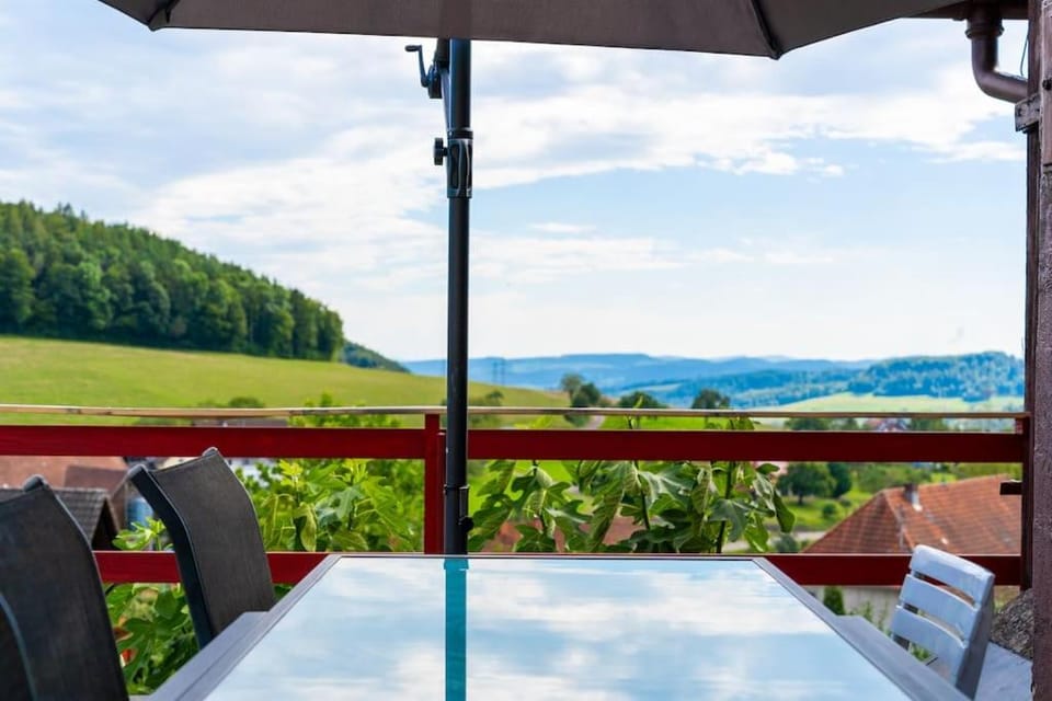 Natural landscape, View (from property/room), Balcony/Terrace, Dining area, Mountain view