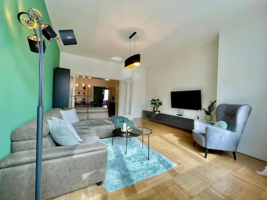 Communal lounge/ TV room, TV and multimedia, Living room, Seating area, Evening entertainment