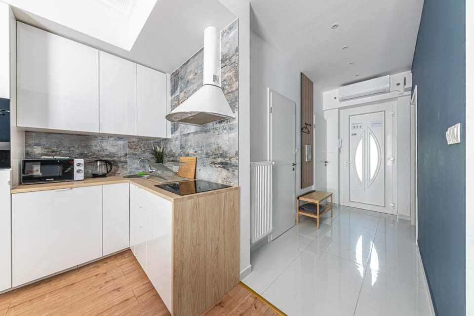 Kitchen or kitchenette, air conditioner