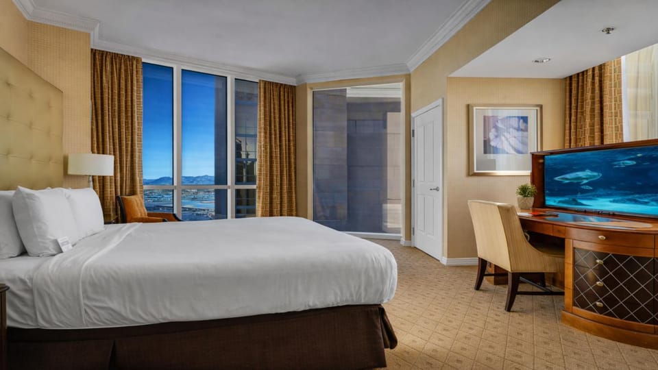 32nd Floor 1BR Suite, City View Balcony, No Resort Fee Apartment in Las Vegas Strip