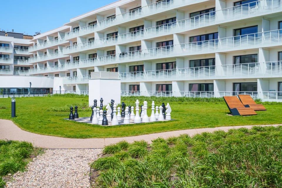 Property building, Nearby landmark, Natural landscape, Evening entertainment, Garden view, sunbed