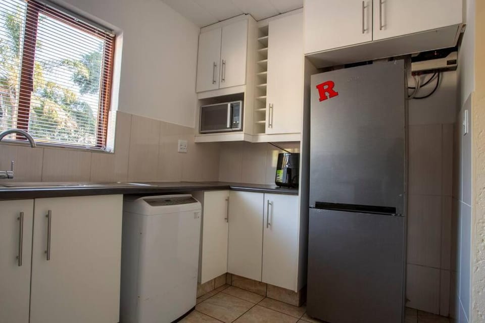 Kitchen or kitchenette, minibar, pet friendly, stove