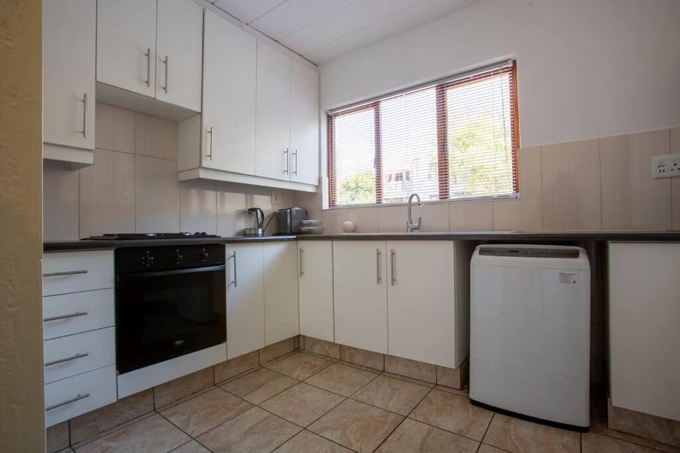 Kitchen or kitchenette, minibar, pet friendly, stove
