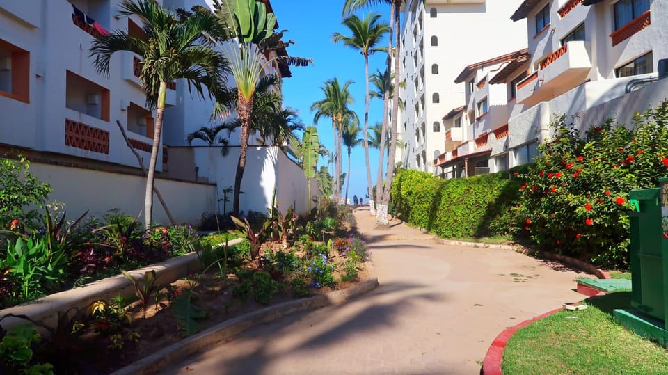 2BR condo in excellent location next to the beach Apartment in Puerto Vallarta