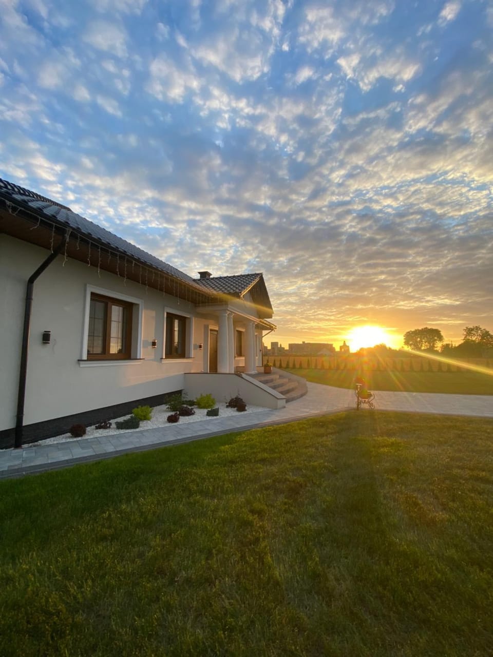 Dworek pod Krzyżtoporem Ujazd Agroturystyka- pokoje do wynajęcia Villa in Poland