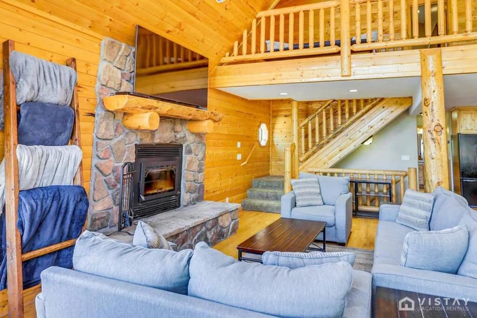 Strawberry Valley Villa -Stunning Views and Hot Tub Apartment in Utah